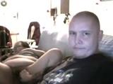Hij neukt zijn vrouw terwijl de webcam aan staat 