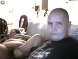 Hij neukt zijn vrouw terwijl de webcam aan staat 