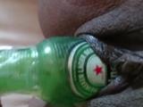 Langzaam penetreren met een flesje heineken